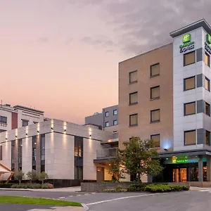 https://holiday-inn-express-airport.dublin-hotelsweb.com