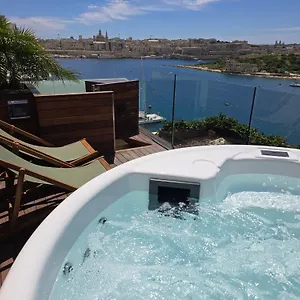 Unique Seafront Triplex Penthouse With Panoramic Bedroom & Rooftop Jacuzzi Overlooking Valletta Apartment Sliema
